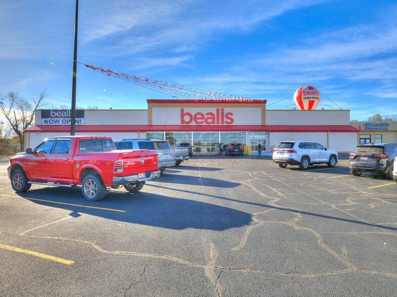 1000 W Gentry Ave, Checotah, OK for sale - Building Photo - Image 1 of 5