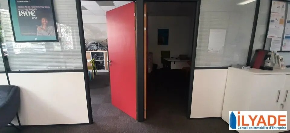 Office in Vitrolles to rent - Building Photo - Image 3 of 3