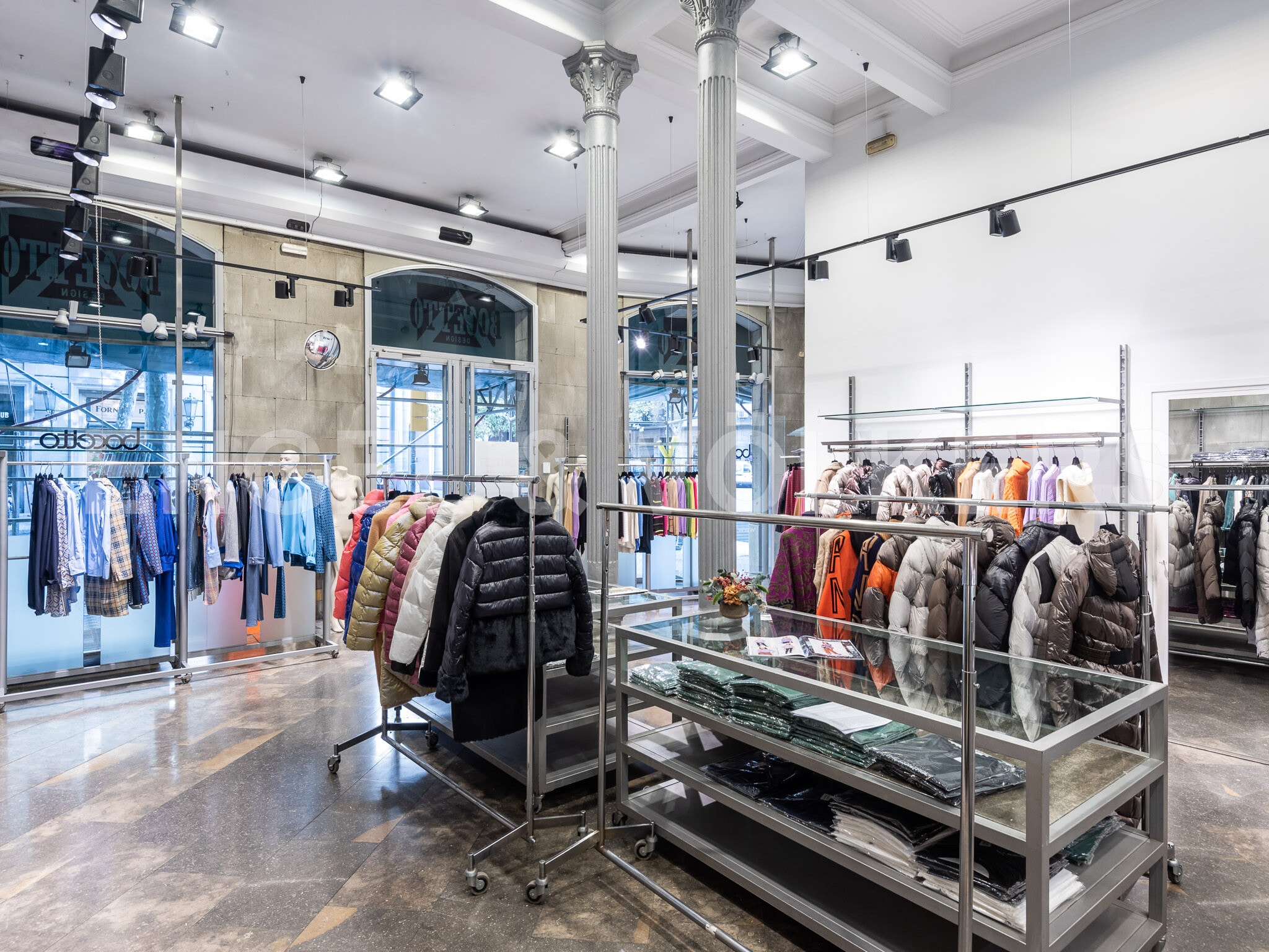 Retail in Barcelona, Barcelona to rent Primary Photo- Image 1 of 3