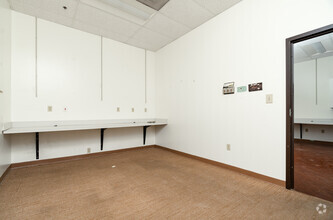 2100 S Hurstbourne Pky, Louisville, KY for rent Interior Photo- Image 2 of 9