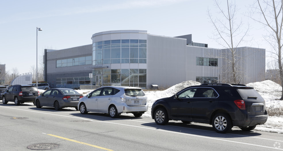 7150 Rue Albert-Einstein, Montréal, QC for rent - Building Photo - Image 3 of 6