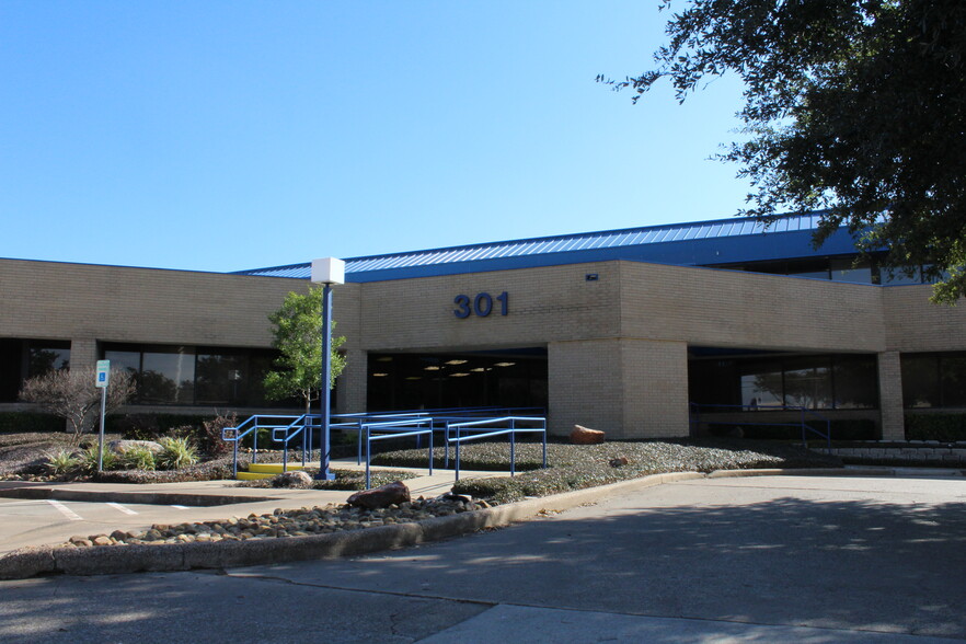 301 S Sherman St, Richardson, TX for rent - Building Photo - Image 2 of 4