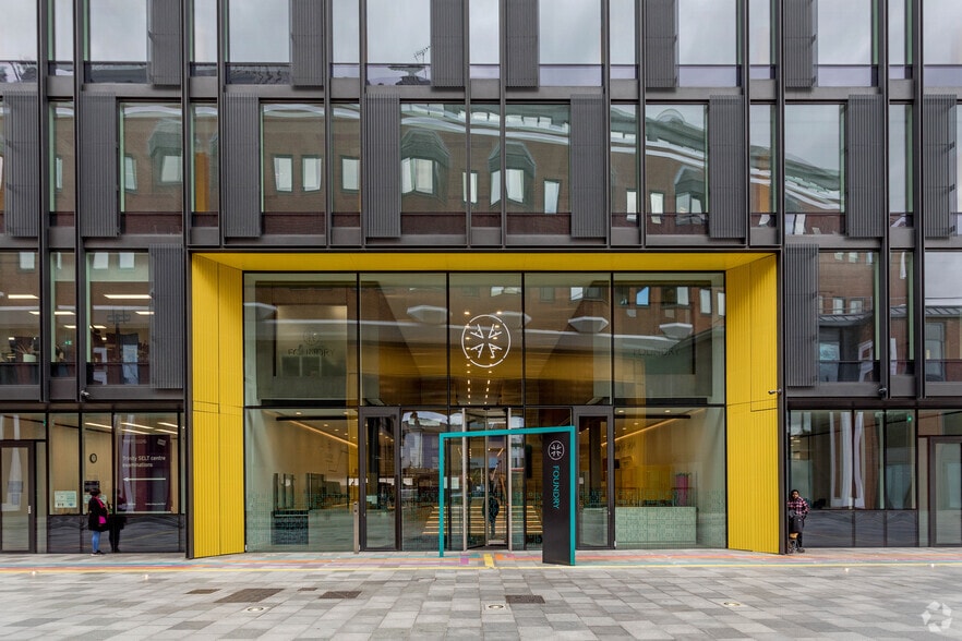 77 Fulham Palace Rd, London to rent - Building Photo - Image 2 of 22