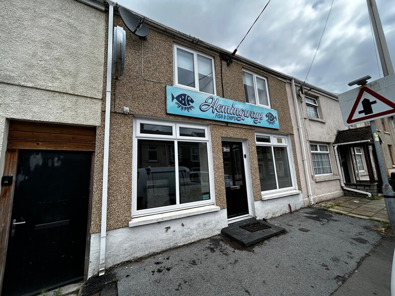 43 Iscoed Rd, Pontarddulais for rent - Building Photo - Image 1 of 6