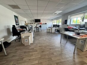 Rue de Bretagne, Saint-Ouen-l'Aumône to rent Interior Photo- Image 2 of 17