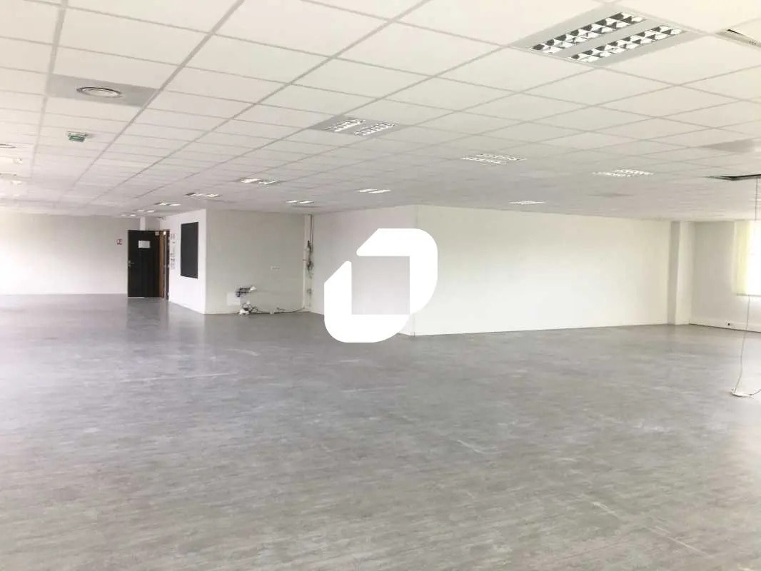 Office in Saint-Priest to rent Interior Photo- Image 1 of 9