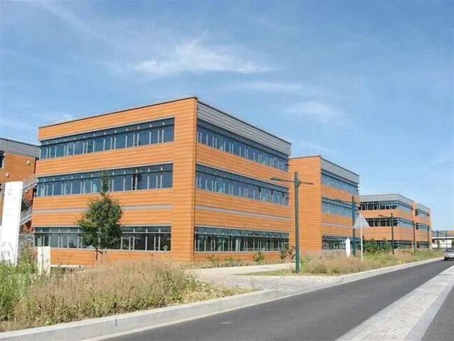 Location Bureaux 434 m² à 4 797 m²