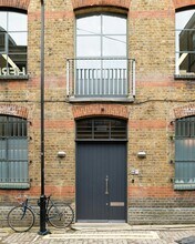 32 Fortescue Av, London to rent Interior Photo- Image 1 of 3