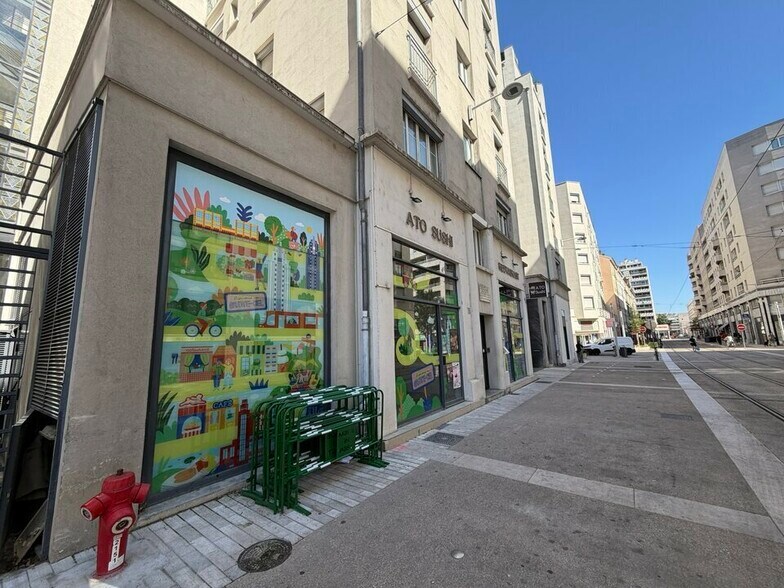 16 Rue Paul Verlaine, Villeurbanne to rent - Building Photo - Image 2 of 9