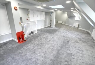 38-40 Bell St, Reigate to rent Interior Photo- Image 2 of 4