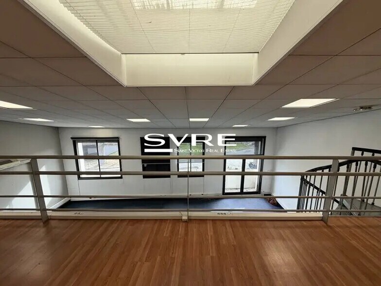 Industrial in Marseille to rent - Interior Photo - Image 2 of 12