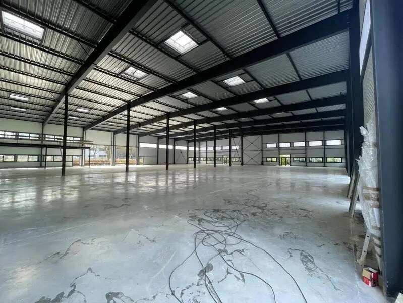 Industrial in Cergy to rent Interior Photo- Image 1 of 5