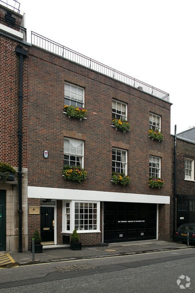 49 Hays Mews, London for sale - Primary Photo - Image 1 of 1