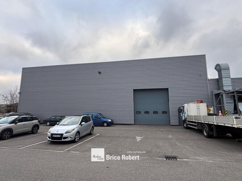 Light Industrial in Villeurbanne to rent - Building Photo - Image 2 of 7