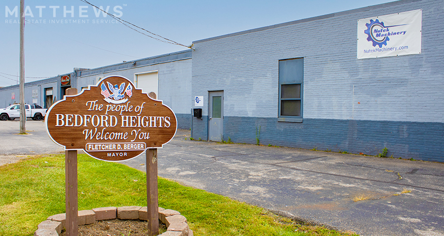 24300 Solon Rd, Bedford Heights, OH for sale - Building Photo - Image 3 of 6