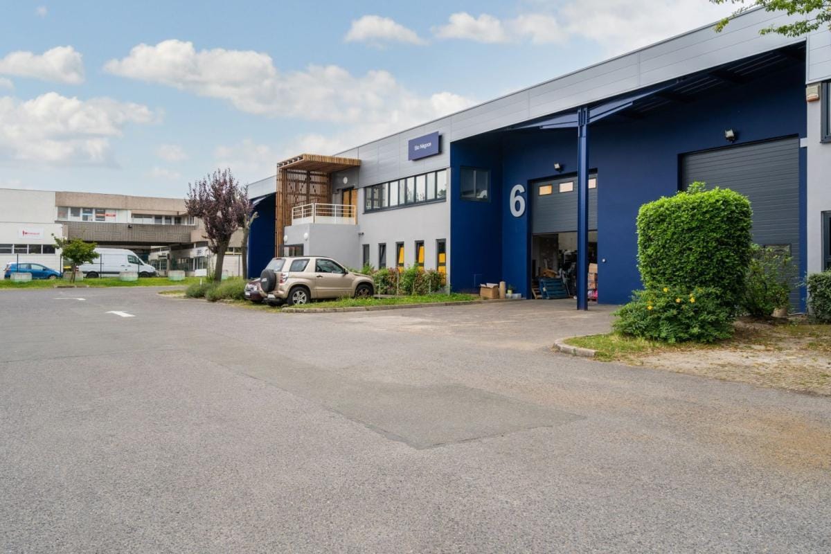 Industrial in SAINT-OUEN-L'AUMONE to rent Building Photo- Image 1 of 9