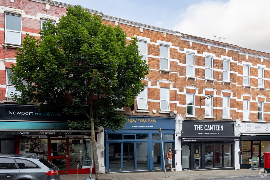 14 Leopold Rd, London to rent - Building Photo - Image 2 of 2