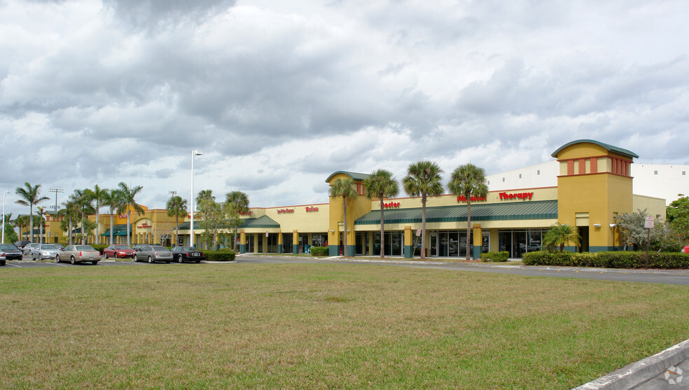 7642-7686 Nob Hill Rd, Tamarac, FL for rent - Building Photo - Image 1 of 6