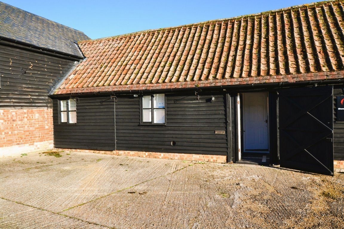 Bedford Rd, Shefford to rent Primary Photo- Image 1 of 4