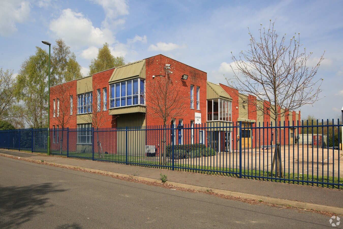 Worthing Rd, Horsham RH13 9YT UK