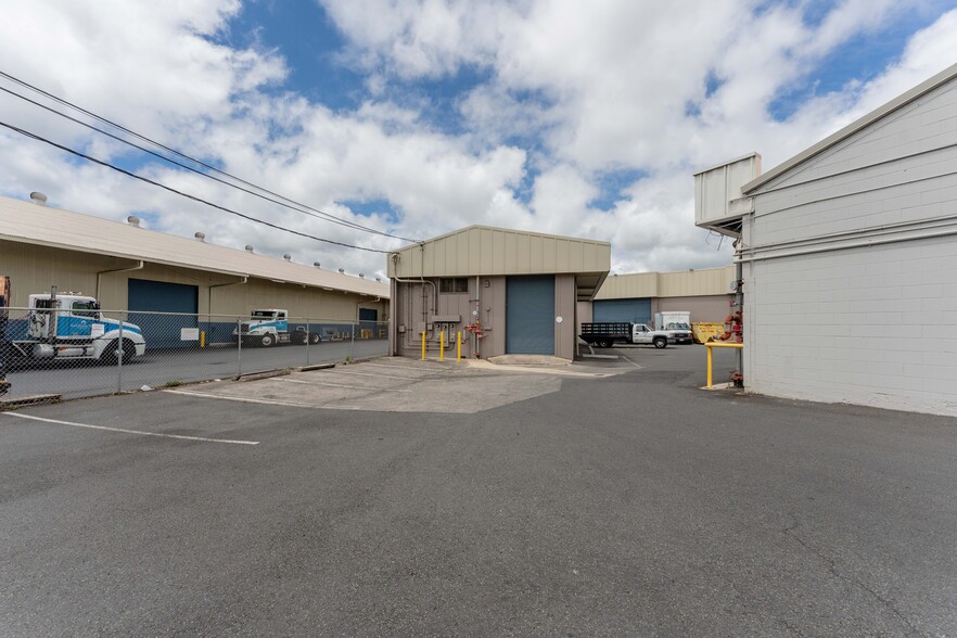 2290 Alahao Pl, Honolulu, HI to rent - Building Photo - Image 3 of 36