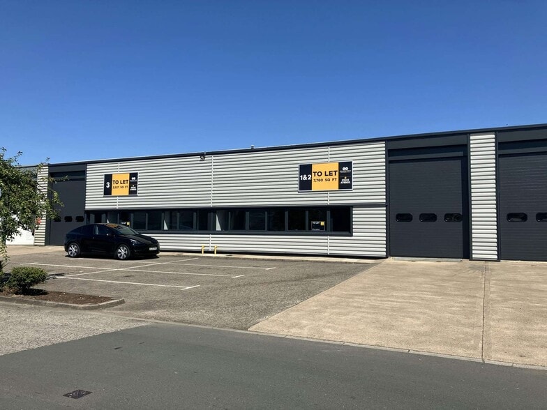 Fengate, Peterborough to rent - Building Photo - Image 2 of 13