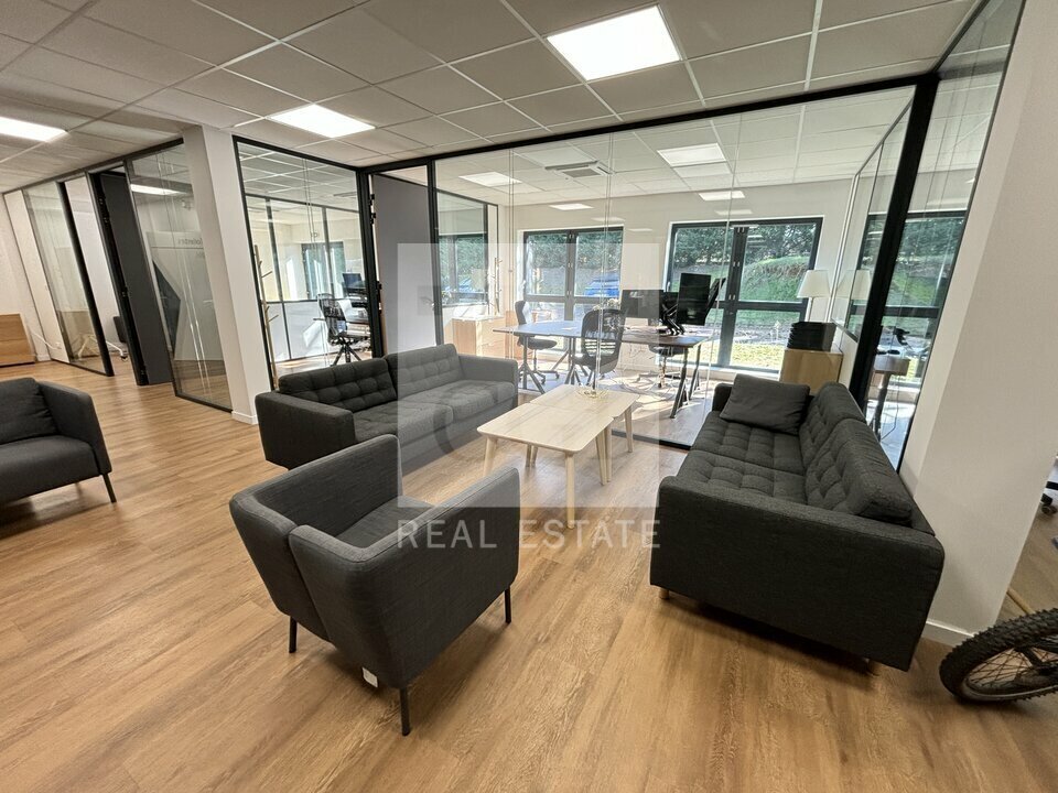 Office in Rillieux-la-Pape to rent Interior Photo- Image 1 of 12