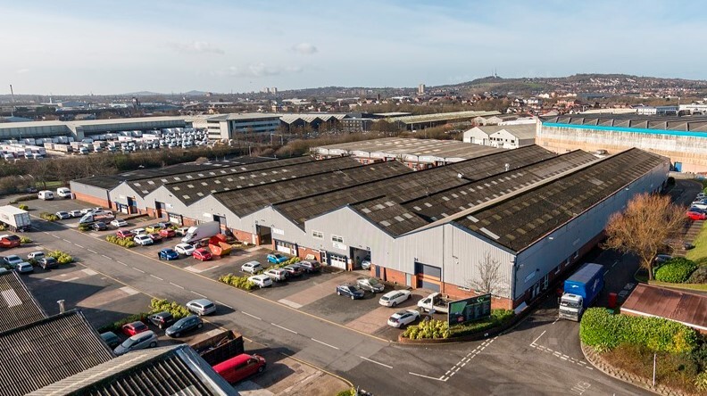 Kelvin Way, West Bromwich for rent - Aerial - Image 3 of 4