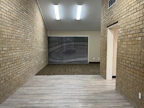 4411 Old Bullard Rd, Tyler, TX to rent Interior Photo- Image 2 of 11