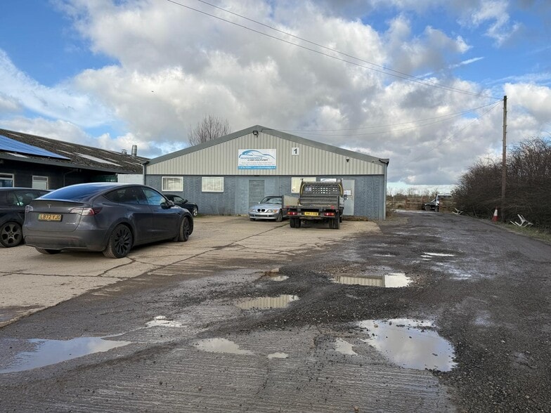 Unit Addington Business Park, Buckingham for sale - Building Photo - Image 3 of 4