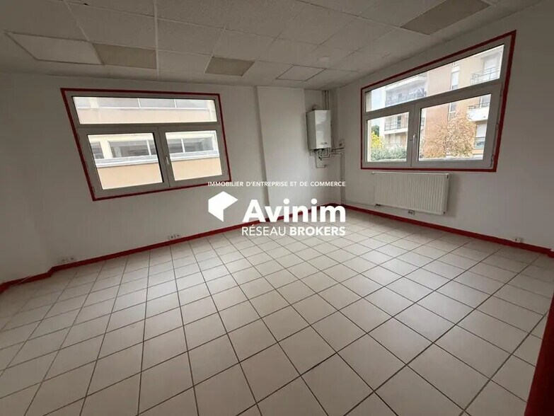 Office in Argenteuil to rent - Interior Photo - Image 2 of 3