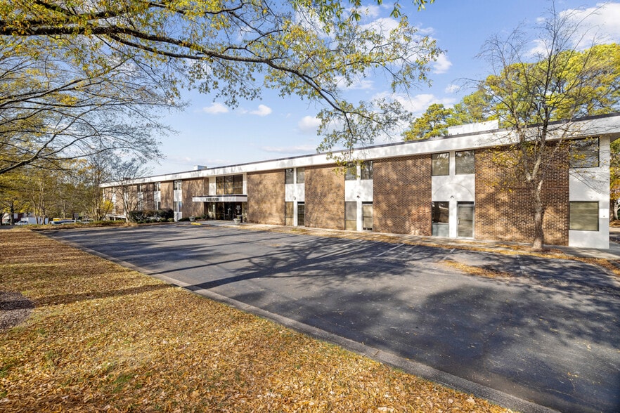 1001 Navaho Dr, Raleigh, NC for rent - Building Photo - Image 3 of 11