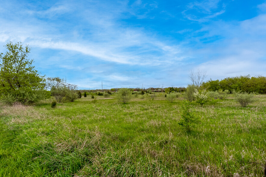 1000-1040 W Silverbell Rd, Lake Orion, MI for sale - Primary Photo - Image 1 of 10