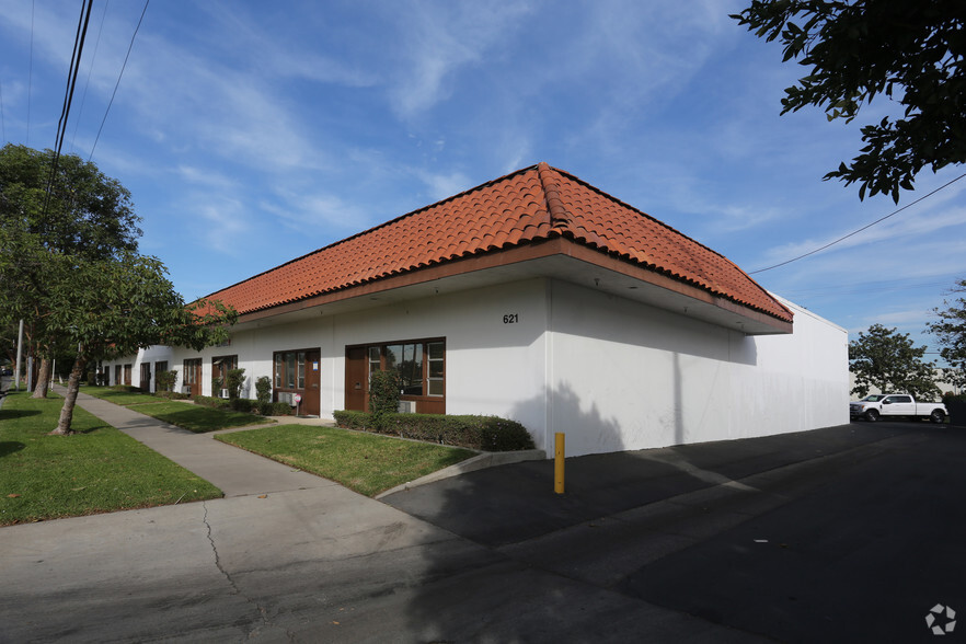 621 S B St, Tustin, CA for rent - Building Photo - Image 3 of 22