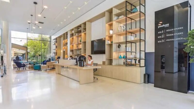 96-104 avenue Charles de Gaulle, Neuilly-sur-Seine to rent - Lobby - Image 2 of 9