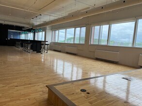 160 Rue Saint-Viateur E, Montréal, QC to rent Interior Photo- Image 1 of 7