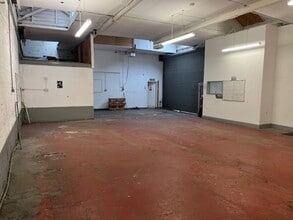 9 Longworth Rd, Bolton to rent Interior Photo- Image 2 of 10