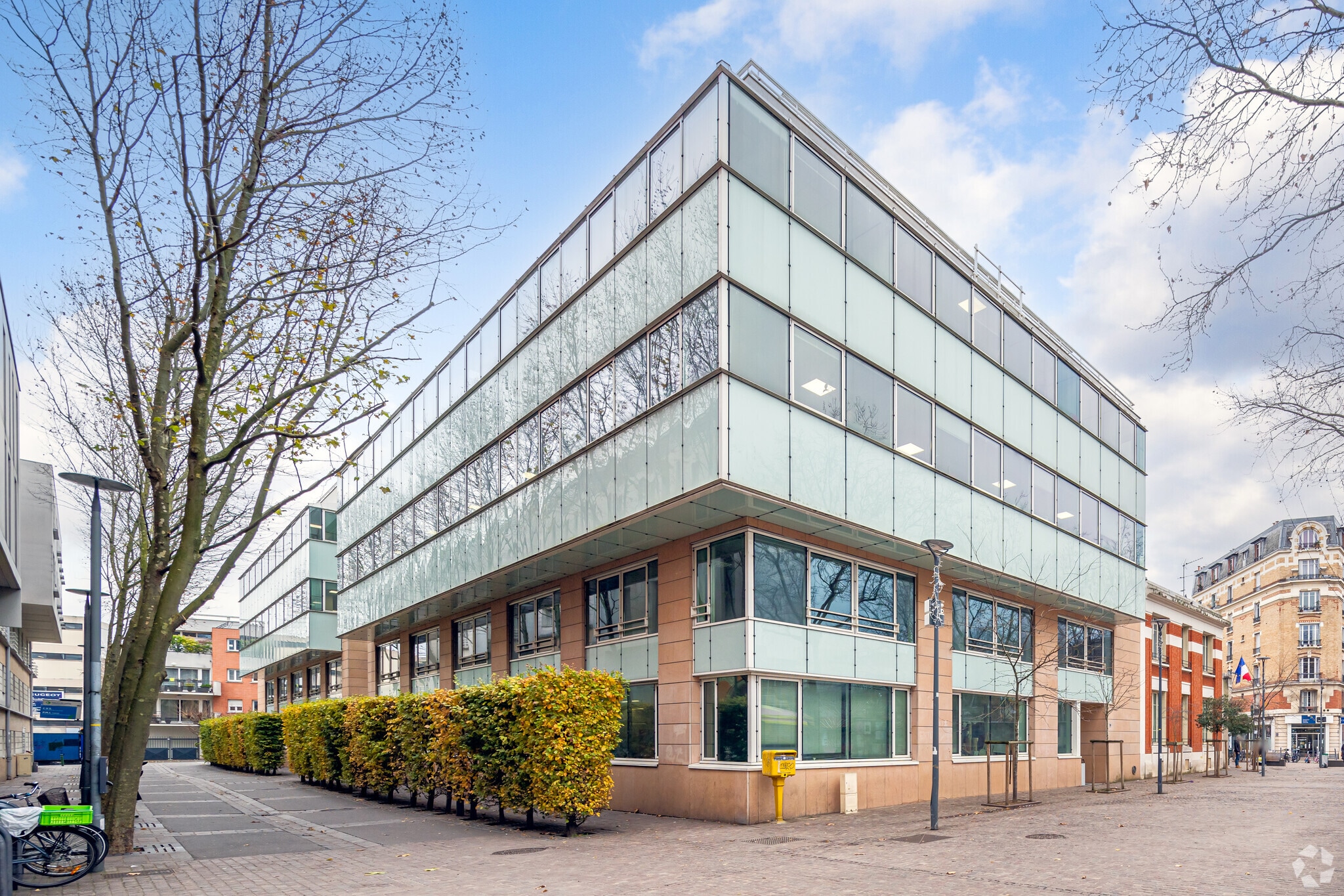 4 Rue Augustine Variot, Malakoff to rent Primary Photo- Image 1 of 3