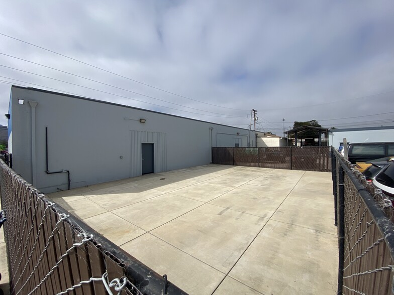 807-811 E Chestnut Ave, Lompoc, CA for rent - Building Photo - Image 3 of 11