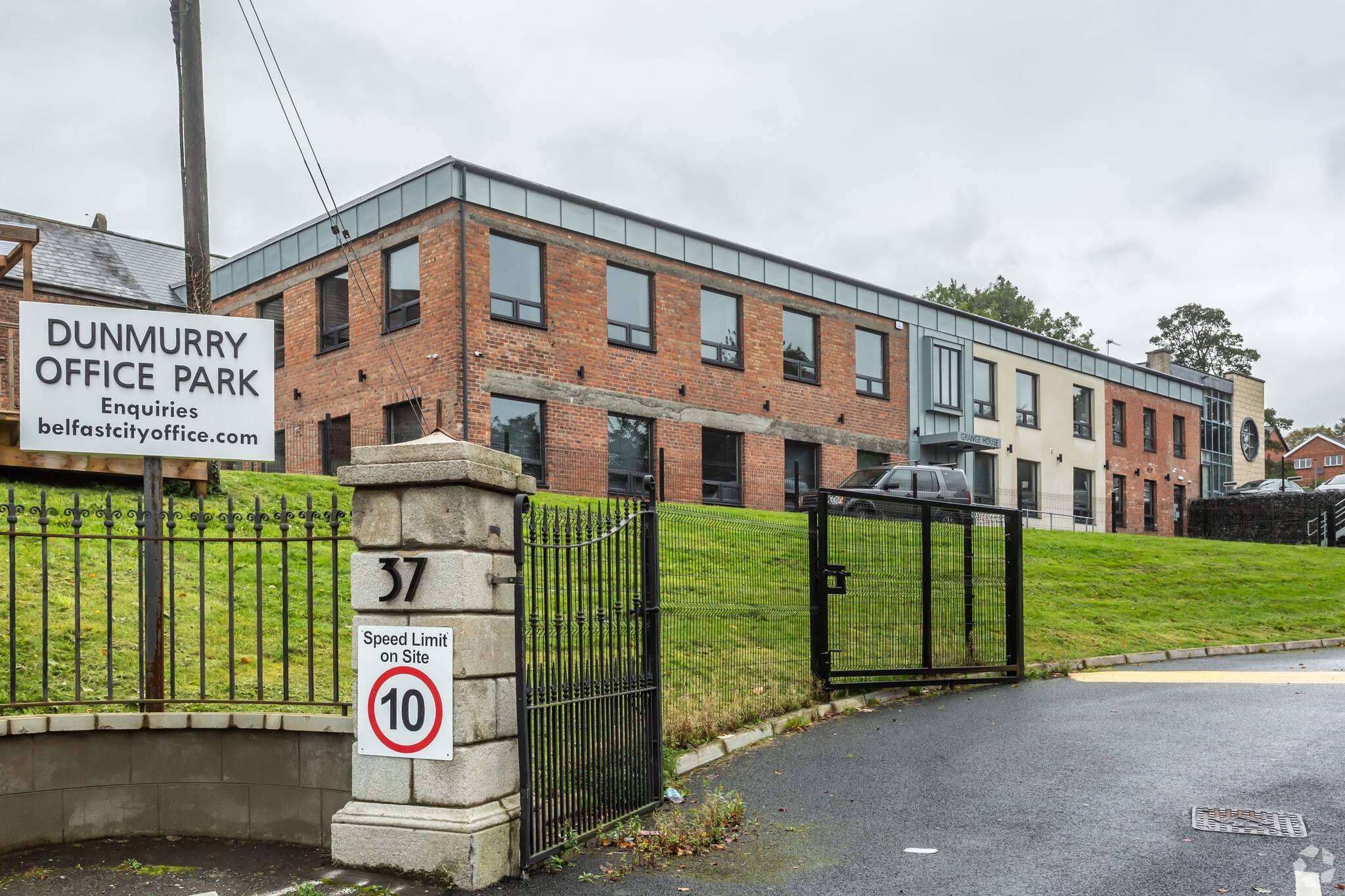37A Upper Dunmurry Ln, Belfast to rent Primary Photo- Image 1 of 2