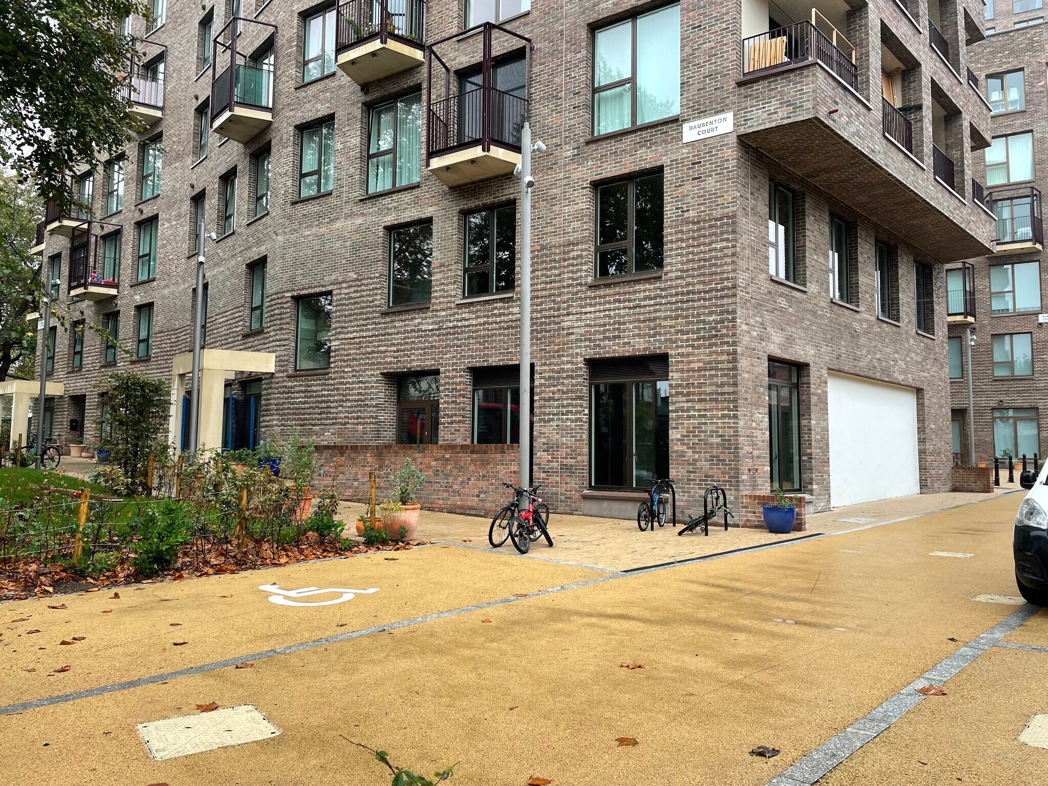 130 Clapton Cmn, London for sale Primary Photo- Image 1 of 1