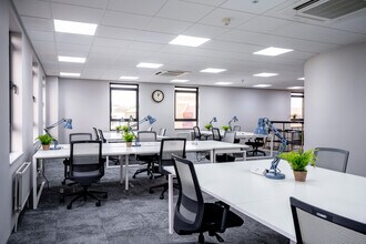 Basing Vw, Basingstoke to rent Interior Photo- Image 1 of 8