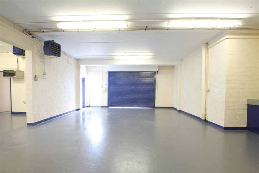 Unit 21 Star Rd, Partridge Green to rent - Interior Photo - Image 2 of 6