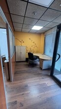 Retail in Montcada i Reixac, Barcelona to rent Interior Photo- Image 2 of 8