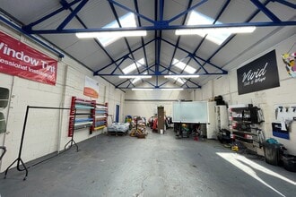 4-6 Uddens Trading Estate, Wimborne to rent Interior Photo- Image 2 of 2
