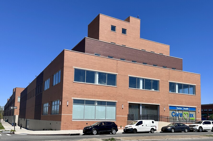 Medical in Howard Beach, NY for rent - Primary Photo - Image 1 of 15