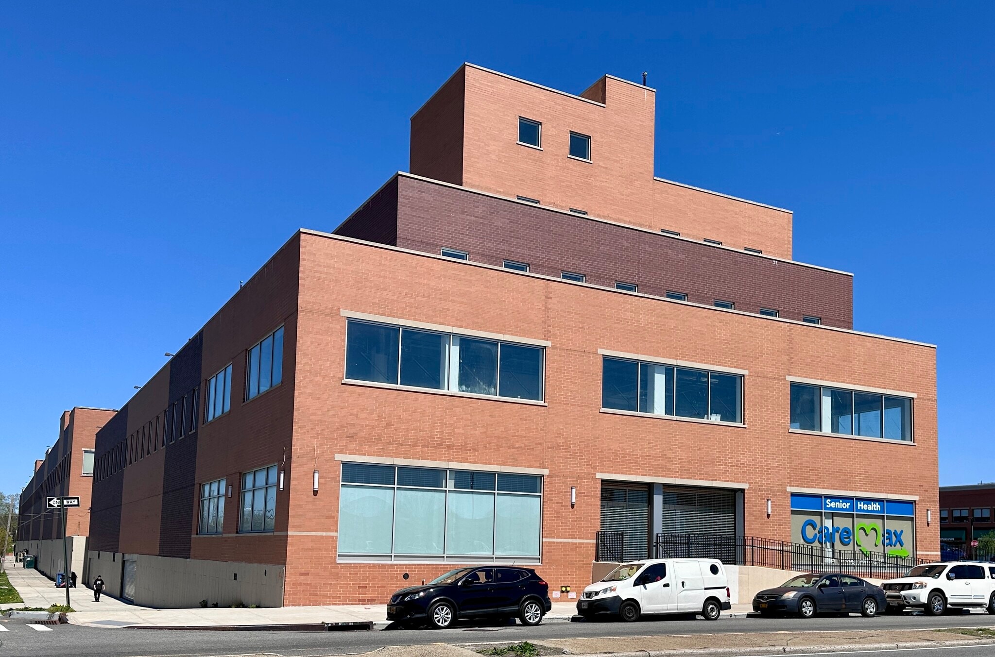 Medical in Howard Beach, NY for rent Primary Photo- Image 1 of 16