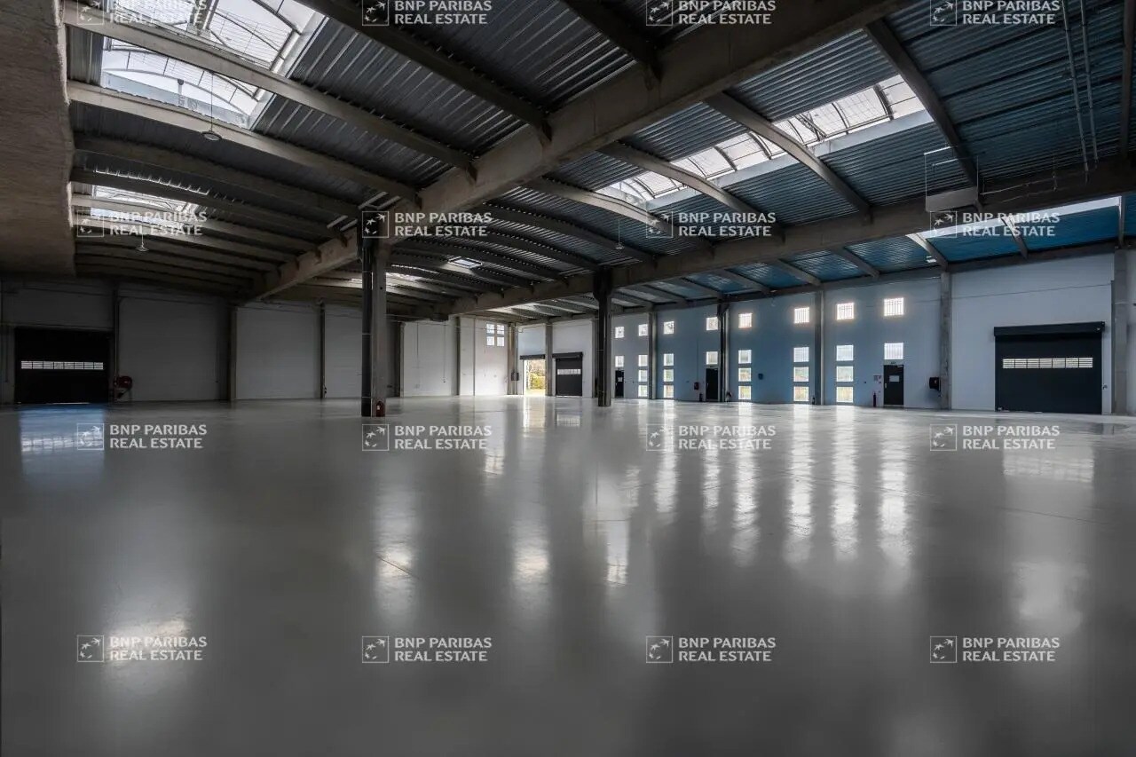 Industrial in Croissy-Beaubourg for sale Building Photo- Image 1 of 7