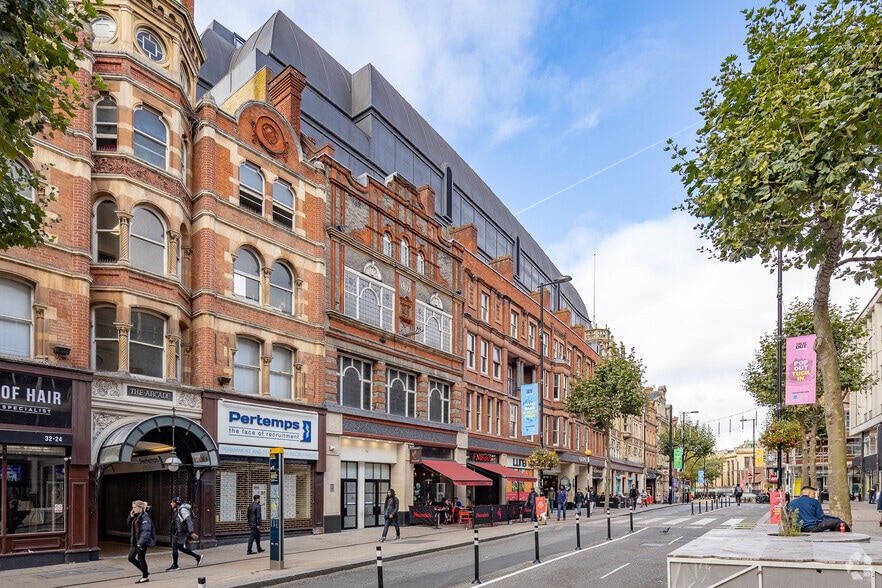 16 High St, Croydon to rent - Primary Photo - Image 1 of 3