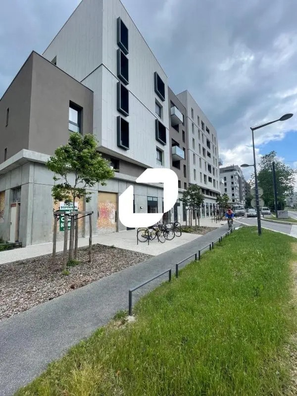 Location Local d'activités 139 m² - Photo 1